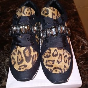 BRAND NEW FASHION LEOPARD PRINT SNEAKER.